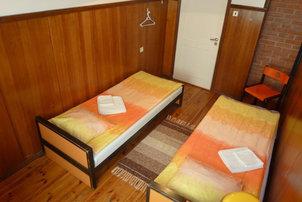 Kihelkonna Pastorate Guesthouse Chambre photo